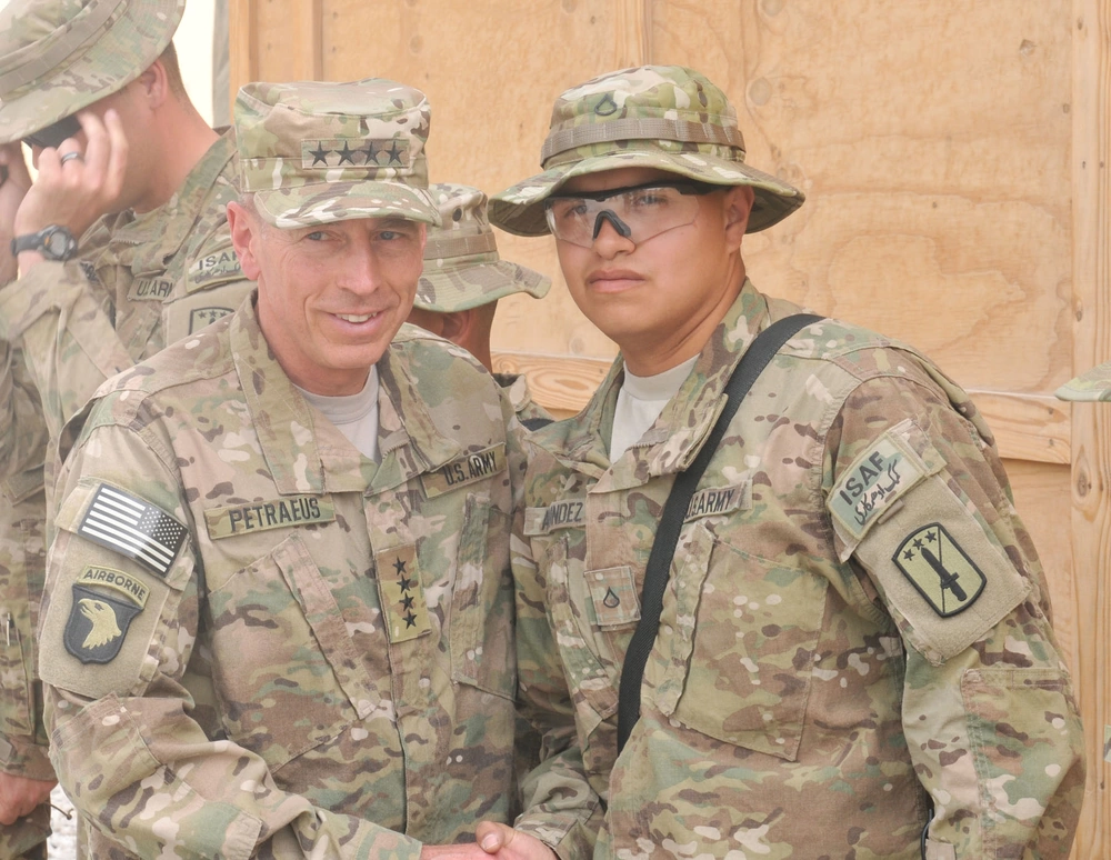 ミリタリー U.S. Army ISAF Soldier in Afghanistan ISAF Soldier in Afghanistan Crazy Dummy - Machinegun