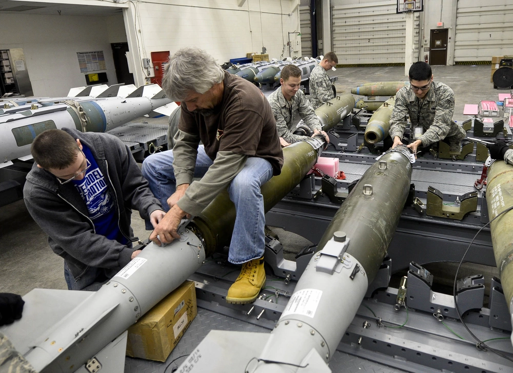 DVIDS - Images - Combat Hammer bomb assembling [Image 3 of 4]