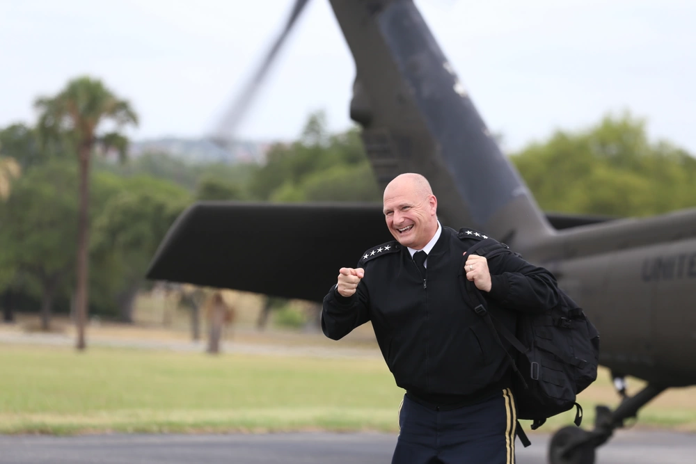 DVIDS - Images - AMC Commanding General visits IMCOM headquarters, Fort ...