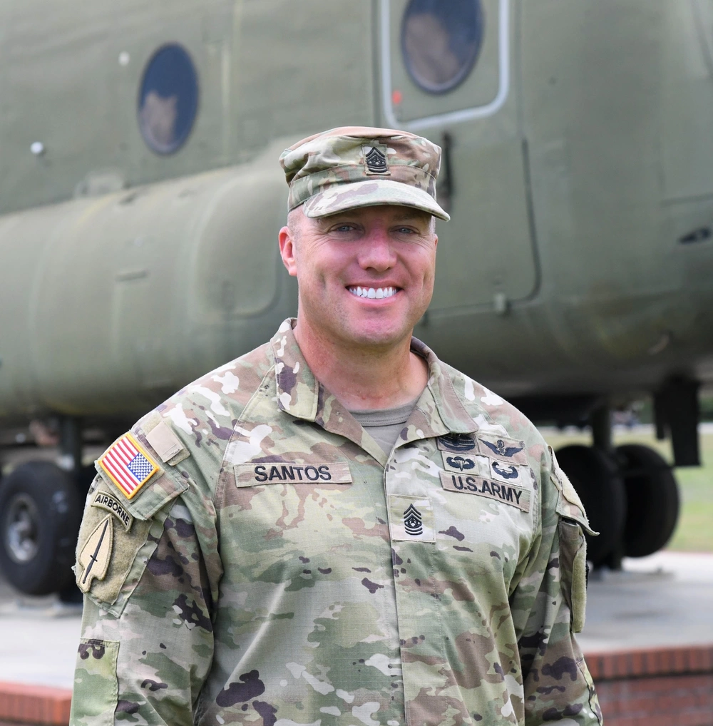 ミリタリー Walking U.S Army Sergeant DVIDS - Images - USAACE welcomes CSM Santos
