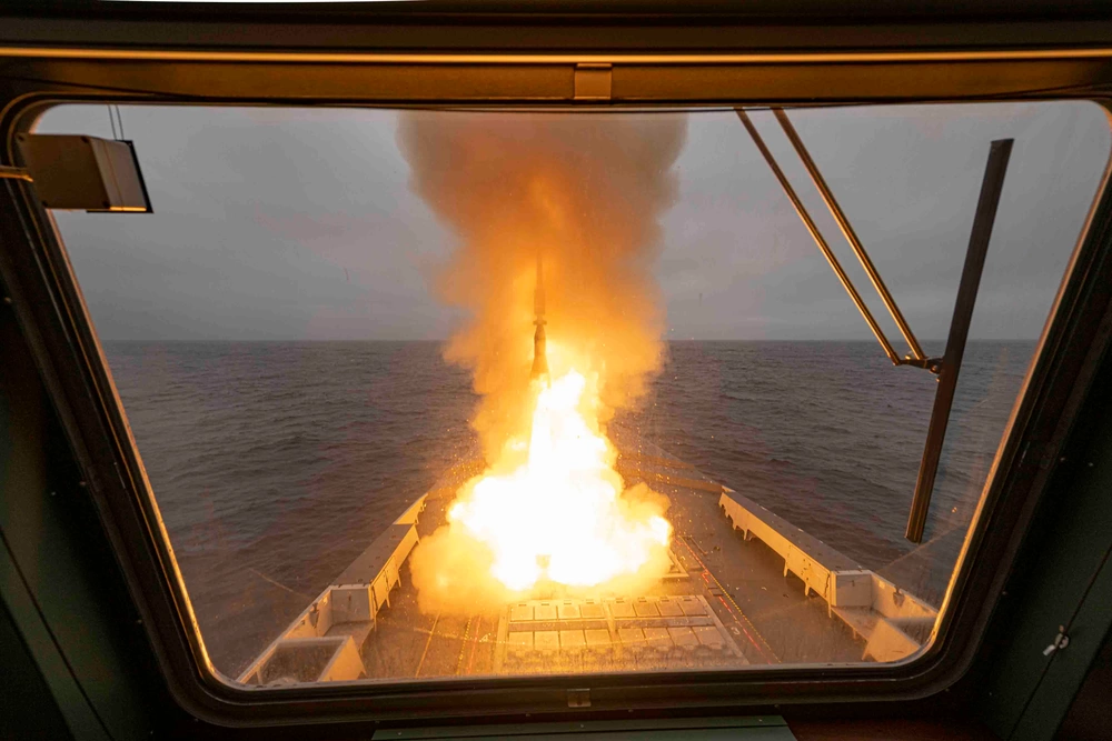 DVIDS - Images - French Navy FREMM Bretagne Aster launch [Image 4 of 10]
