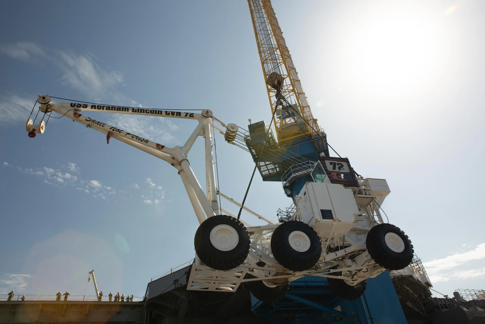 DVIDS - Images - Sailors onload the aircraft crash and salvage crane ...