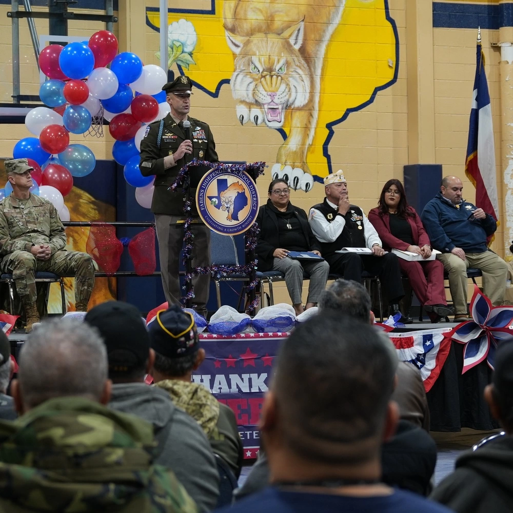 DVIDS - Images - 1ABCT 1AD Commander delivers remarks [Image 1 of 6]