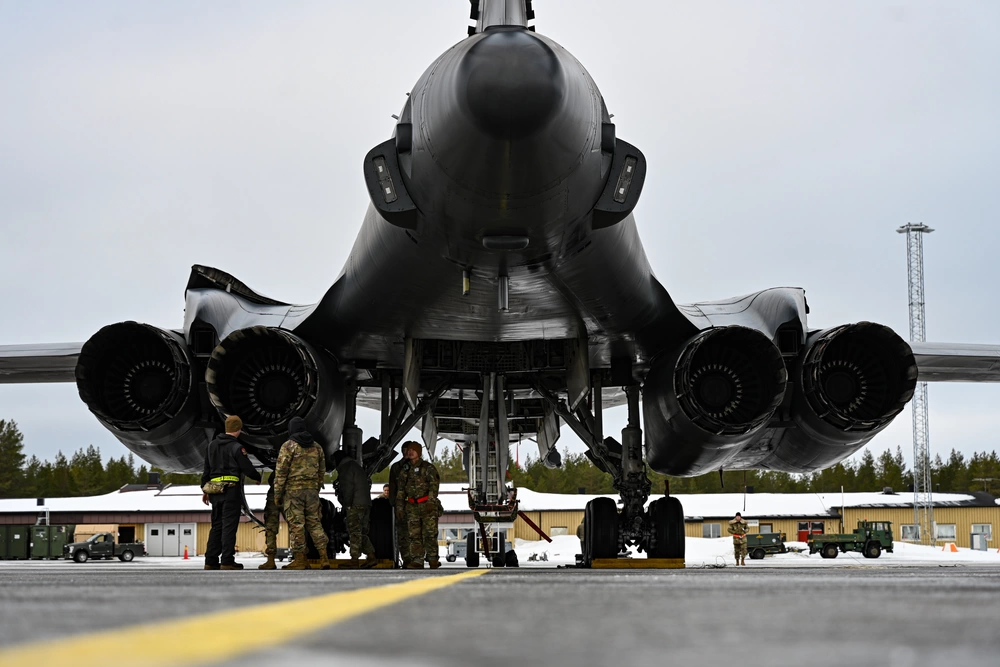 個人装備 USAF F1B DVIDS - Images - B-1 Maintenance Bomber Task Force 24-2
