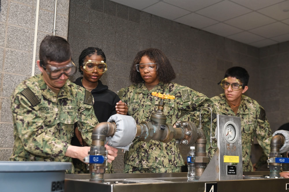 DVIDS - Images - NETC Commander Visits Great Lakes [Image 10 of 26]