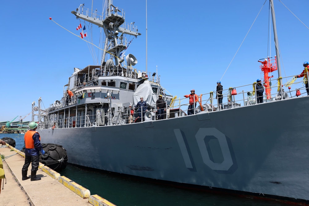ussキャップ　uss warrior mcm-10 実物　アメリカ軍　新品 USS Warrior (MCM 10)