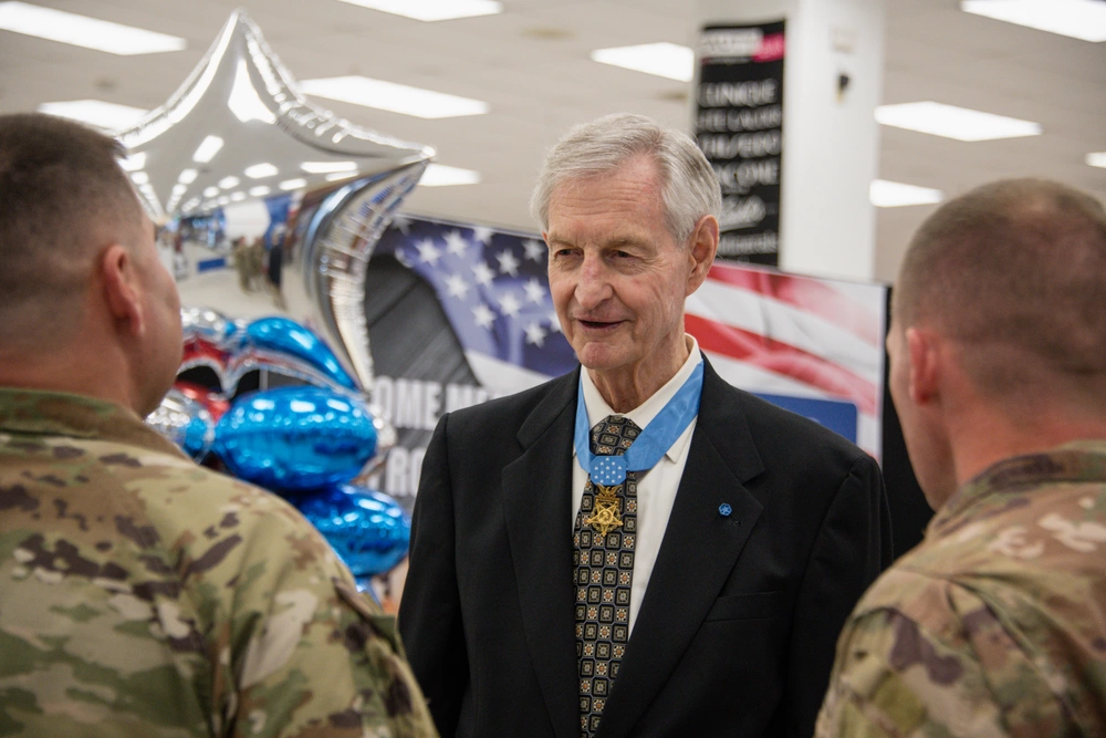 DVIDS - Images - LTG Robert F. Foley Book Signing [Image 1 of 8]