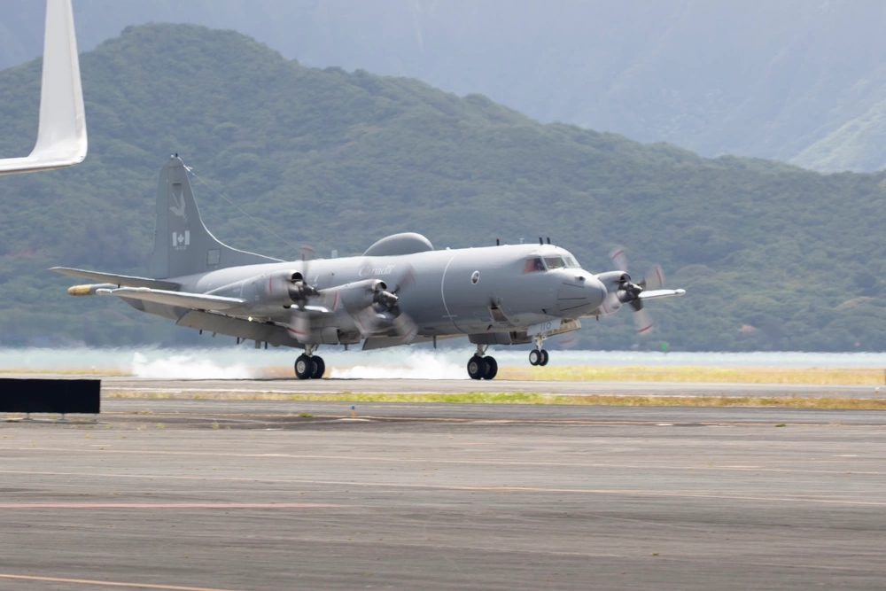 カナダ軍  CANADIAN AIR FORCE TYPE IV カナダ軍 CANADIAN AIR FORCE TYPE IV Canada Refreshes Its