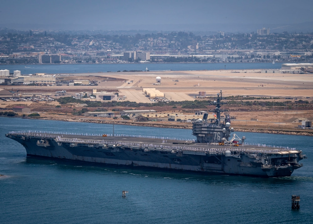 DVIDS - Images - USS Ronald Reagan (CVN 76) Arrives in San Diego