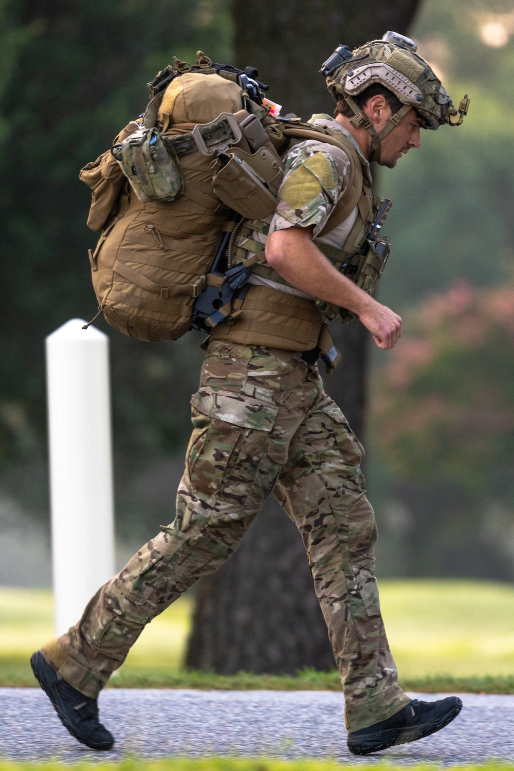 DVIDS - Images - Navy EOD King Crab Competition - Ruck [Image 8 of 8]