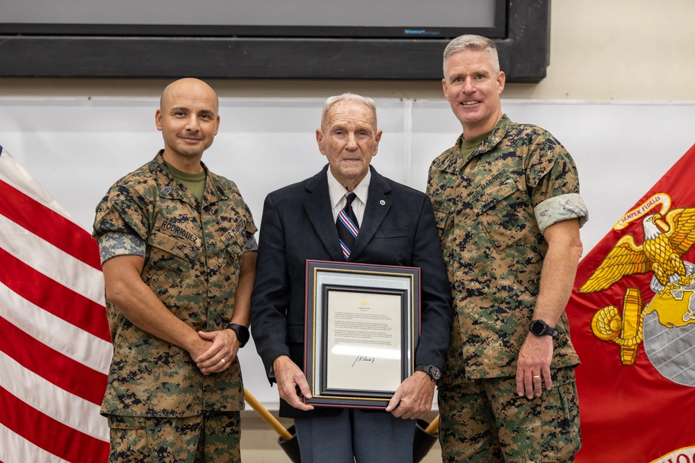 DVIDS - Images - Gunner Bolton receives Presidential Lifetime 