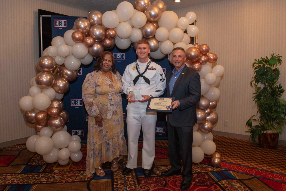 DVIDS Images USO 2024 Salute to Service Award [Image 4 of 7]