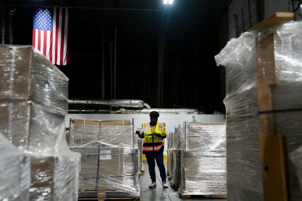 DVIDS Images FEMA Distribution Center Prepares Supplies ahead of