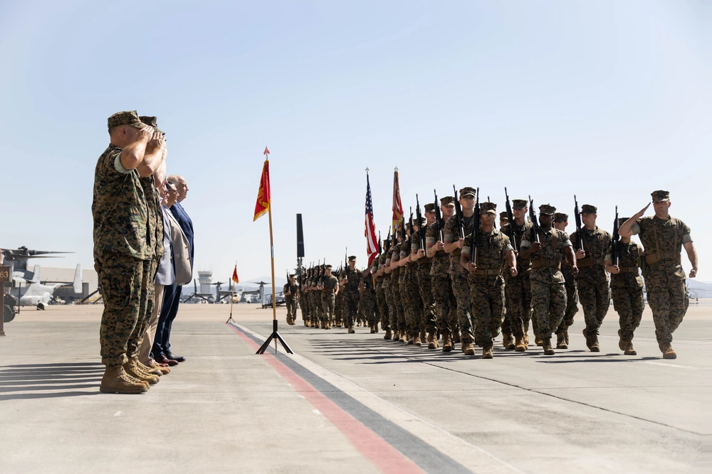 DVIDS - Images - VMM-163 Change of Command [Image 8 of 8]