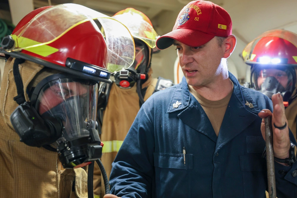 DVIDS Images USS Arleigh Burke Damage Control Drills [Image 7 of 7]