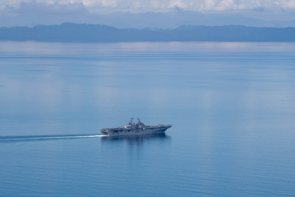DVIDS Images USS Boxer transits San Bernardino Straits [Image 1 of 6]