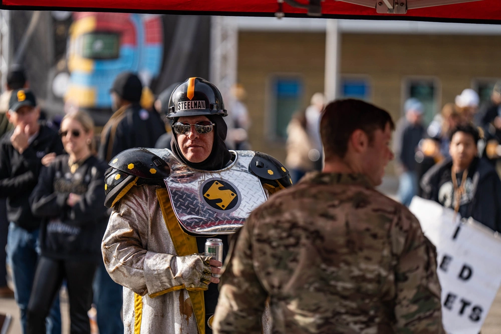 DVIDS - Images - SOF honored at Pittsburgh Steelers Salute to Service game  [Image 3 of 9]