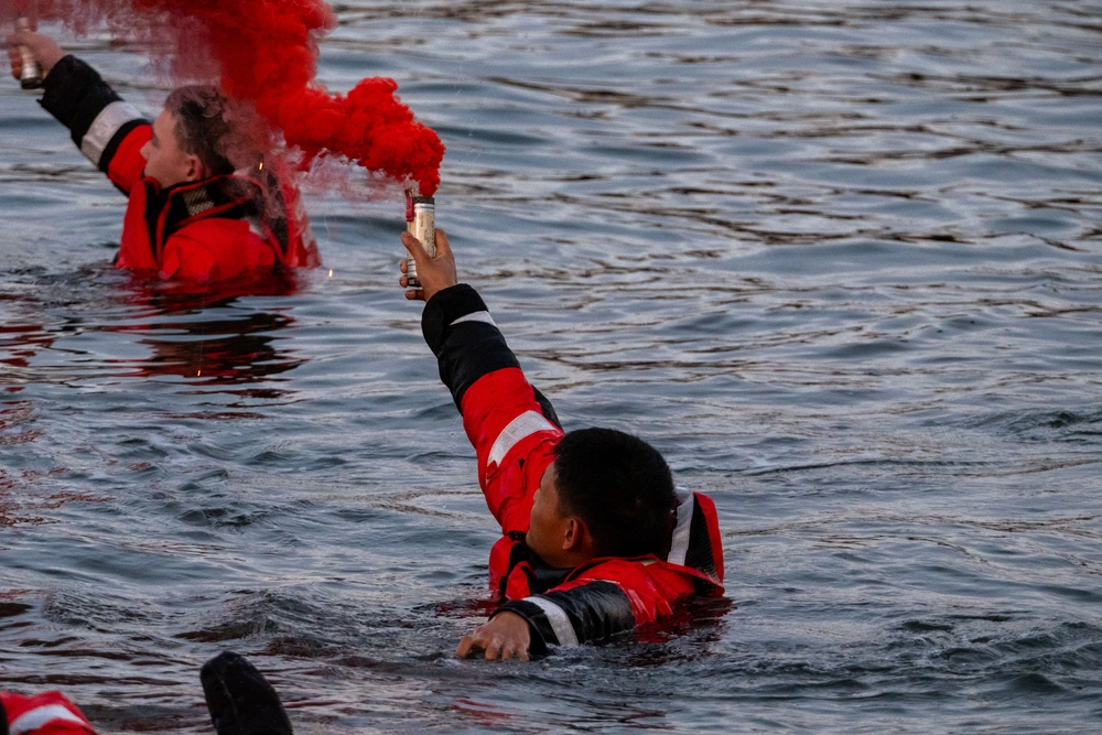 Dvids Images Coast Guard Conducts Pyrotechnics Training In Station New York Boat Basin