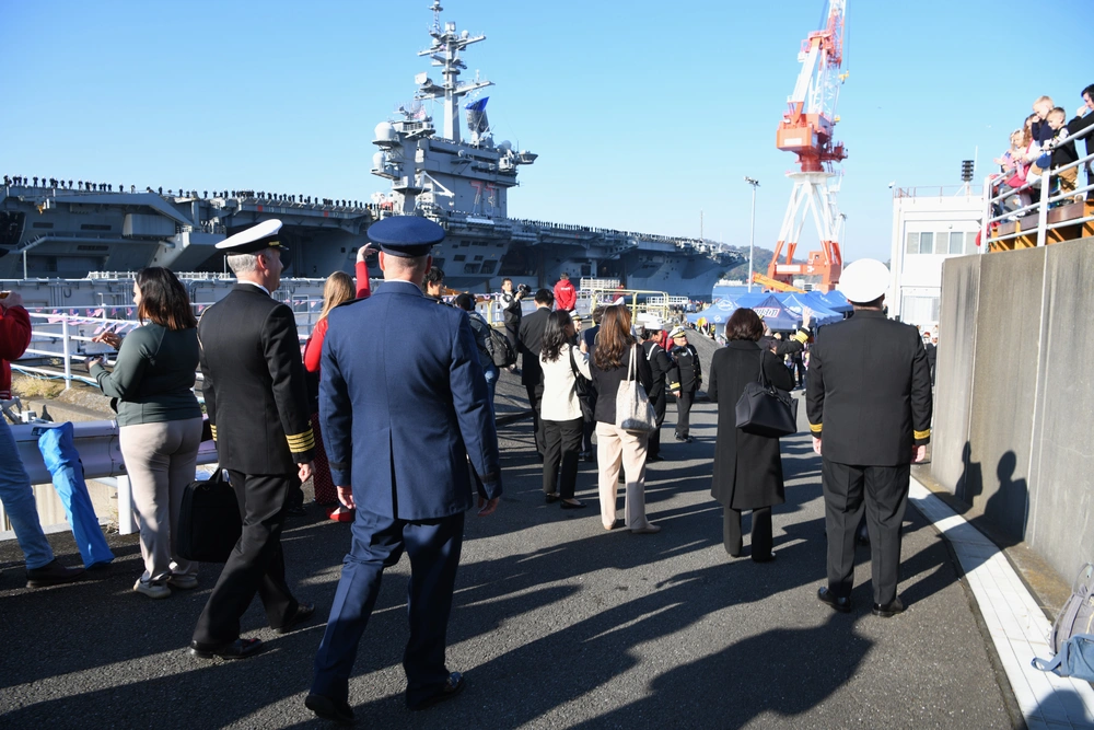 Dvids Images Uss George Washington Arrives At Yokosuka Image Of