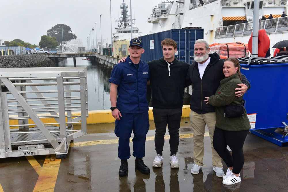 Dvids Images Coast Guard Cutter Munro Returns Home Following Contraband Offload Worth An