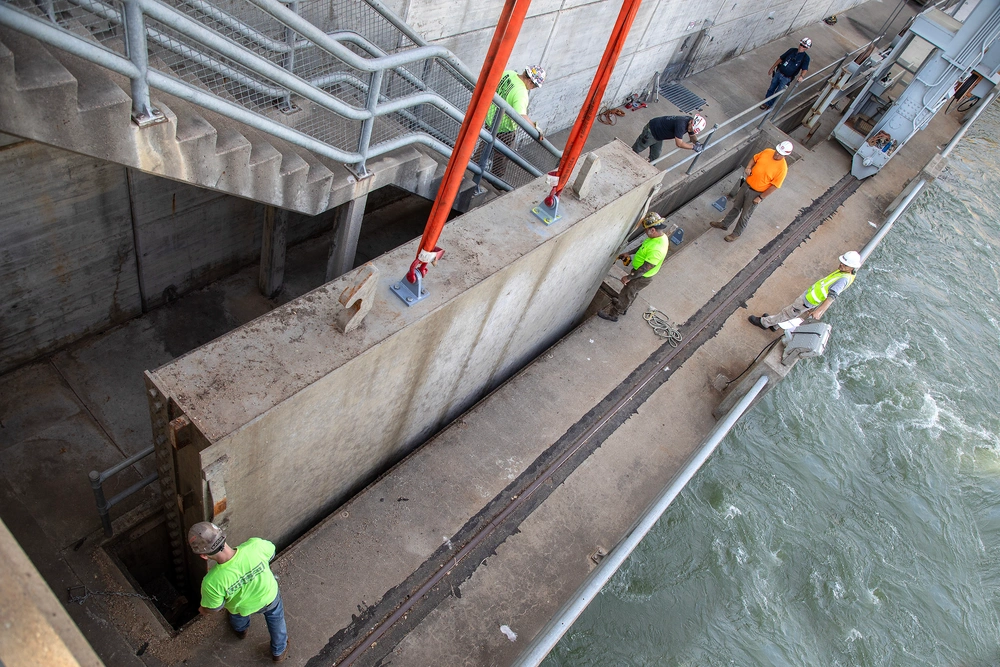 DVIDS - Images - Out with the old, in with the new: Bulkhead gates at ...