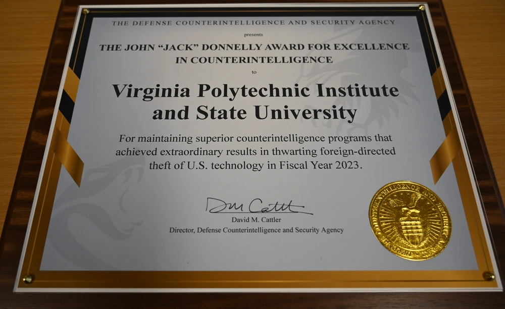 DVIDS - Images - DCSA Director Presents Excellence In ...