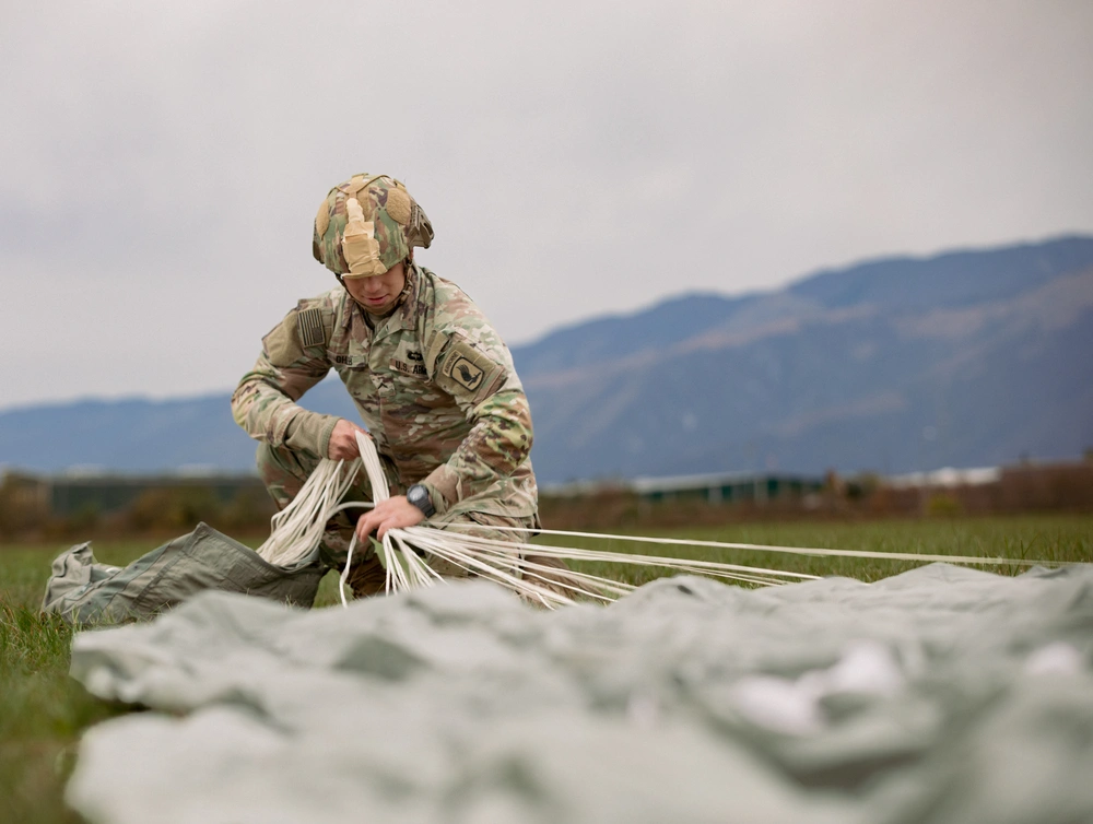 Dvids Images Paratroopers From The Rd Airborne Brigade Conduct A Routine Jump In Aviano