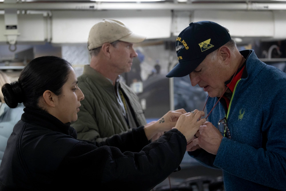 Dvids - Images - Distinguished Visitors Tie Lines Aboard Uss Gerald R 