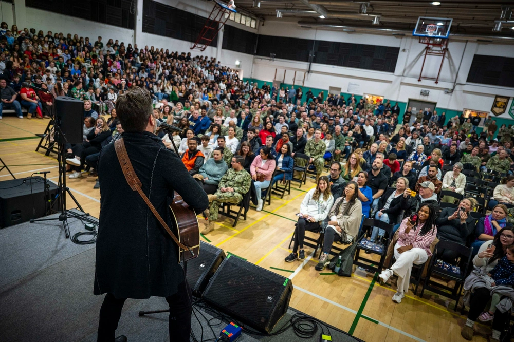 DVIDS - Images - USO Holiday Tour Boosts Troop, Community Morale at NSA ...