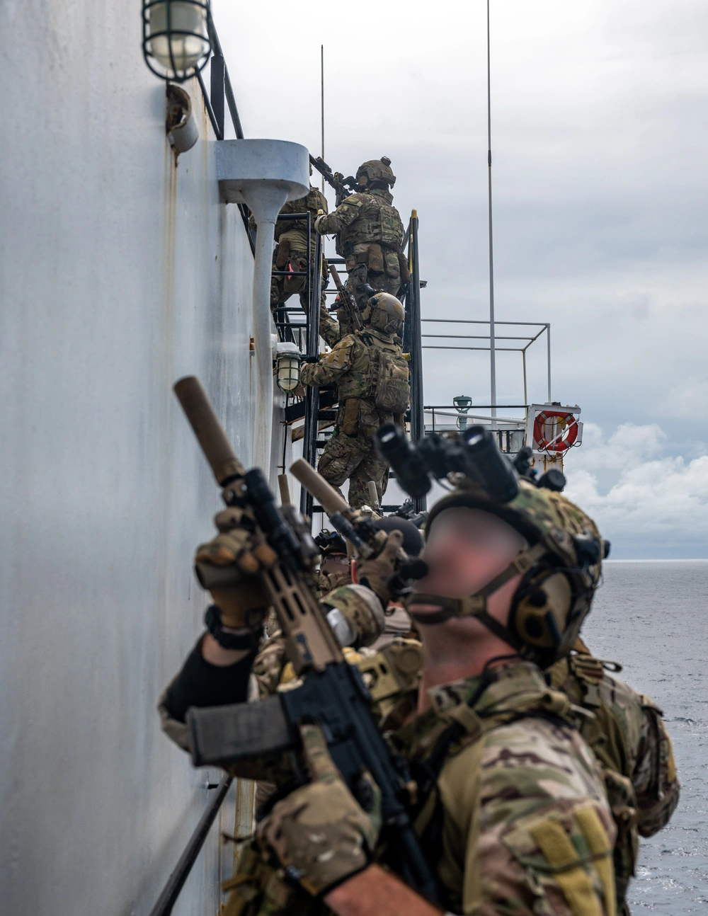 DVIDS - Images - U.S. Navy SEALs Train with Coast Guard MSRT in VBSS ...