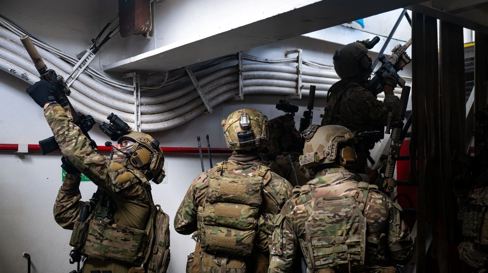 DVIDS - Images - U.S. Navy SEALs Train with Coast Guard MSRT in VBSS ...