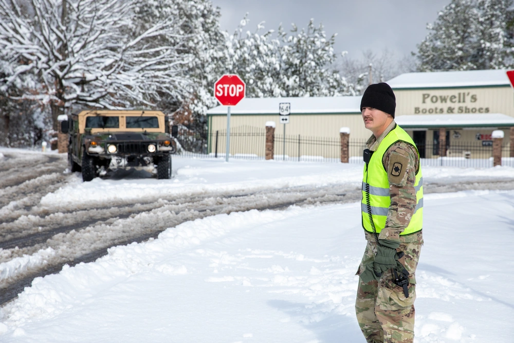 DVIDS - Images - Arkansas Guardsmen provide support in winter weather ...