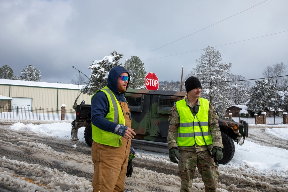 DVIDS - Images - Arkansas Guardsmen provide support in winter weather ...