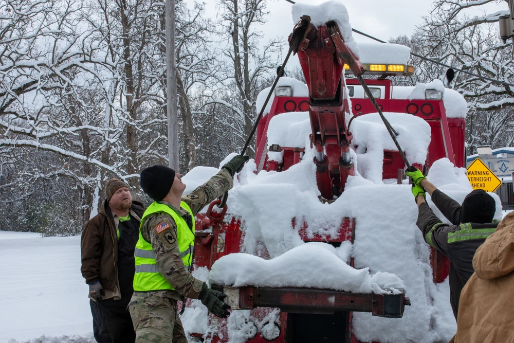 DVIDS - Images - Arkansas Guardsmen provide support in winter weather ...