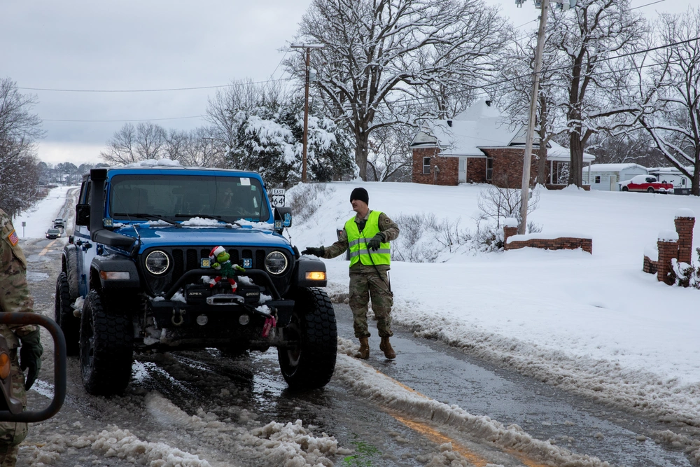 DVIDS - Images - Arkansas Guardsmen provide support in winter weather ...