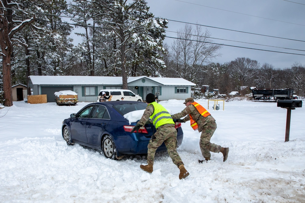 DVIDS - Images - Arkansas Guardsmen provide support in winter weather ...