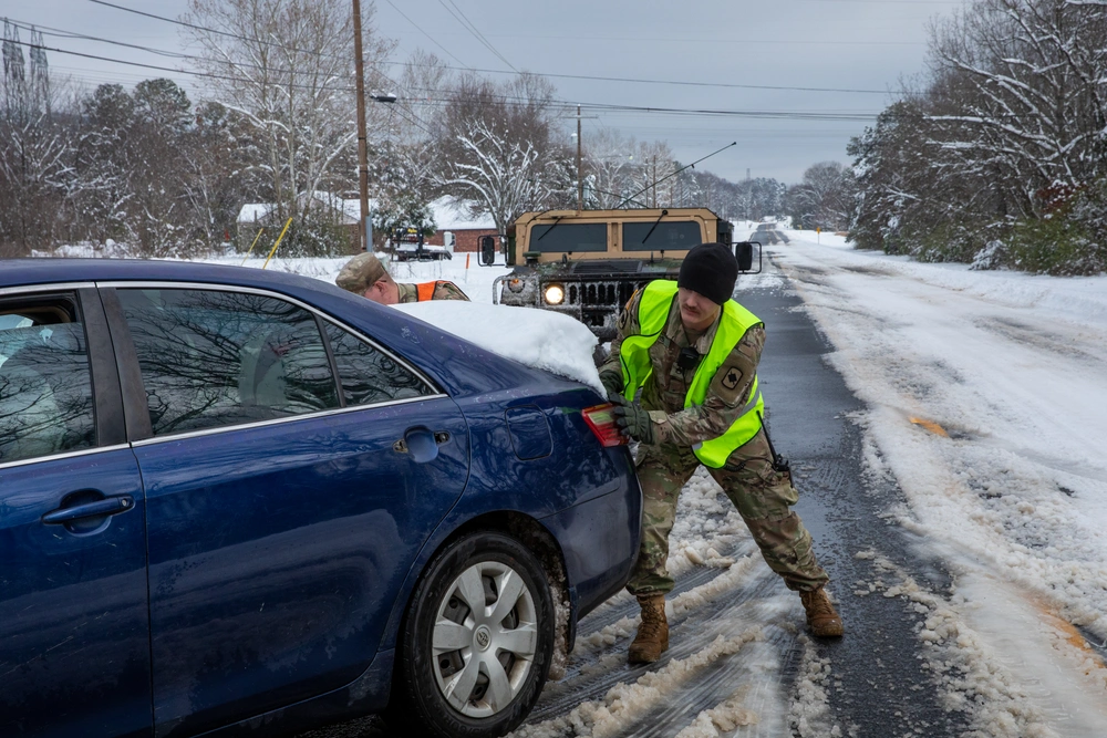 DVIDS - Images - Arkansas Guardsmen provide support in winter weather ...