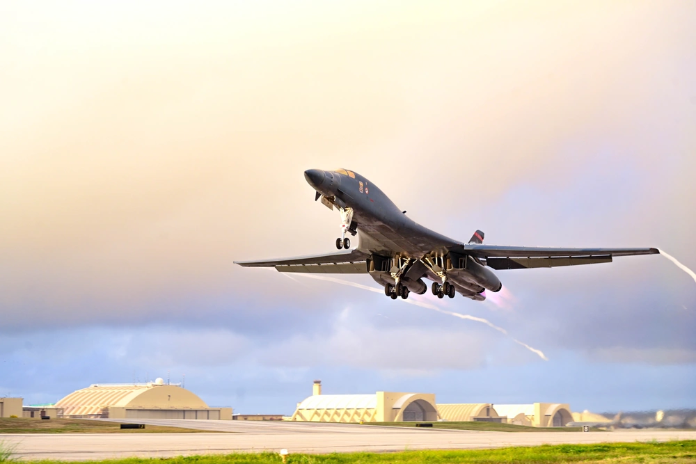 その他 USAF 34th BOMB SQUADRON B-1 34th Bomb Squadron launches Combat Hammer exercise