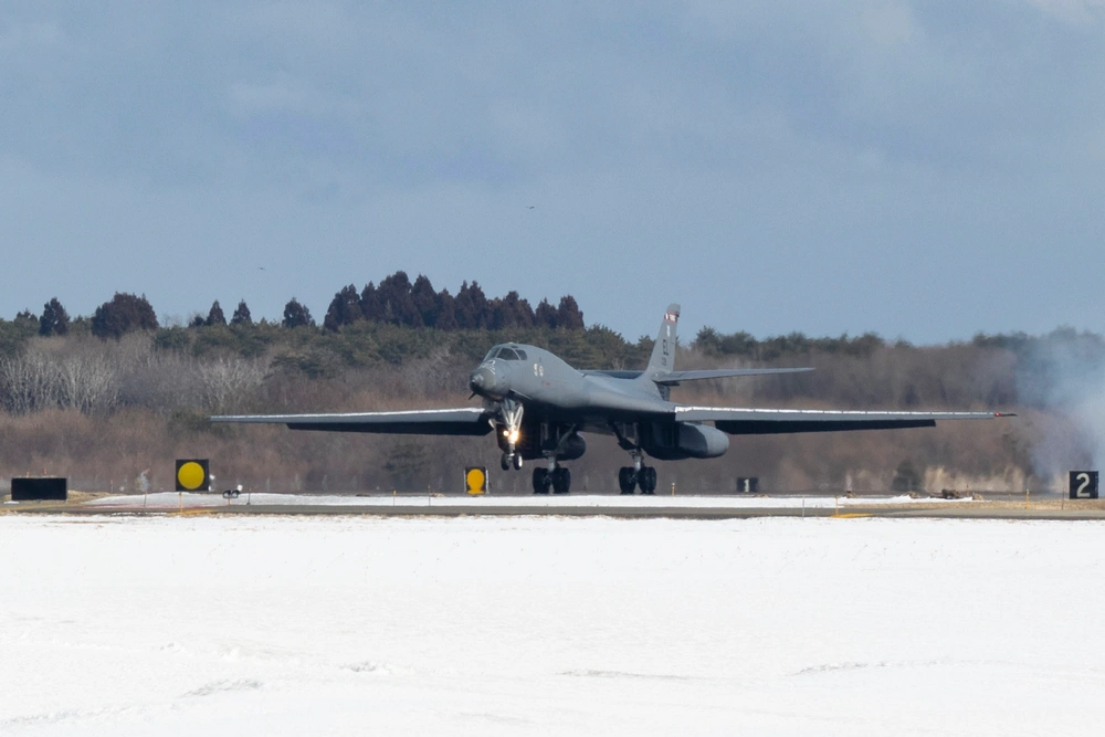24時間限定タイムセール 34th The - Images - DVIDS Expeditionary B-1B Squadron Bomb その他