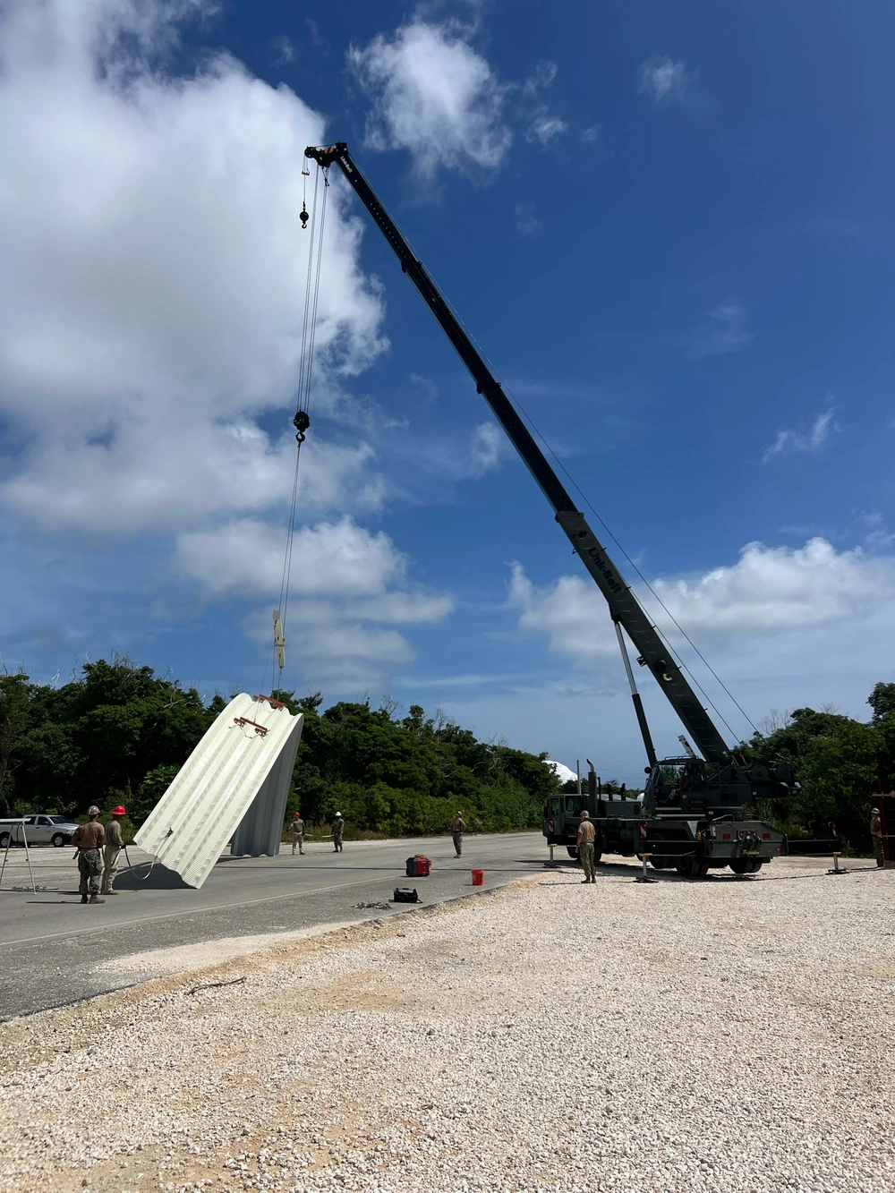 DVIDS Images USAF engineers - 1000w Q95 