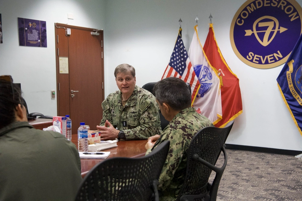 DVIDS - Images - Commander, U.S. 7th Fleet visits Destroyer Squadron Seven