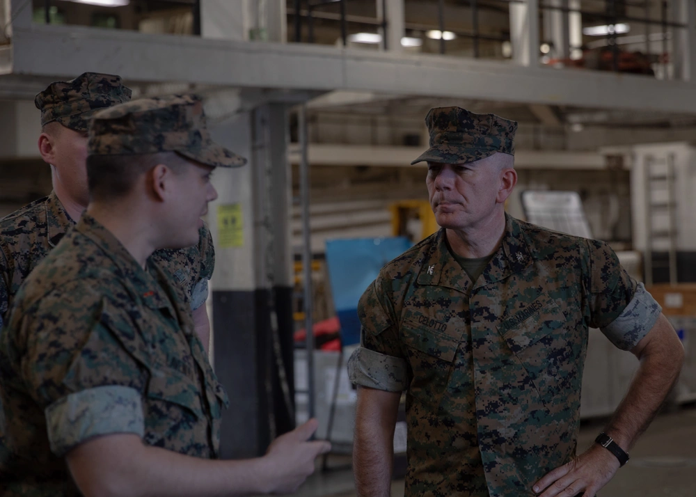 DVIDS - Images - Kearsarge Hosts Marine Forces Command [Image 1 of 5]