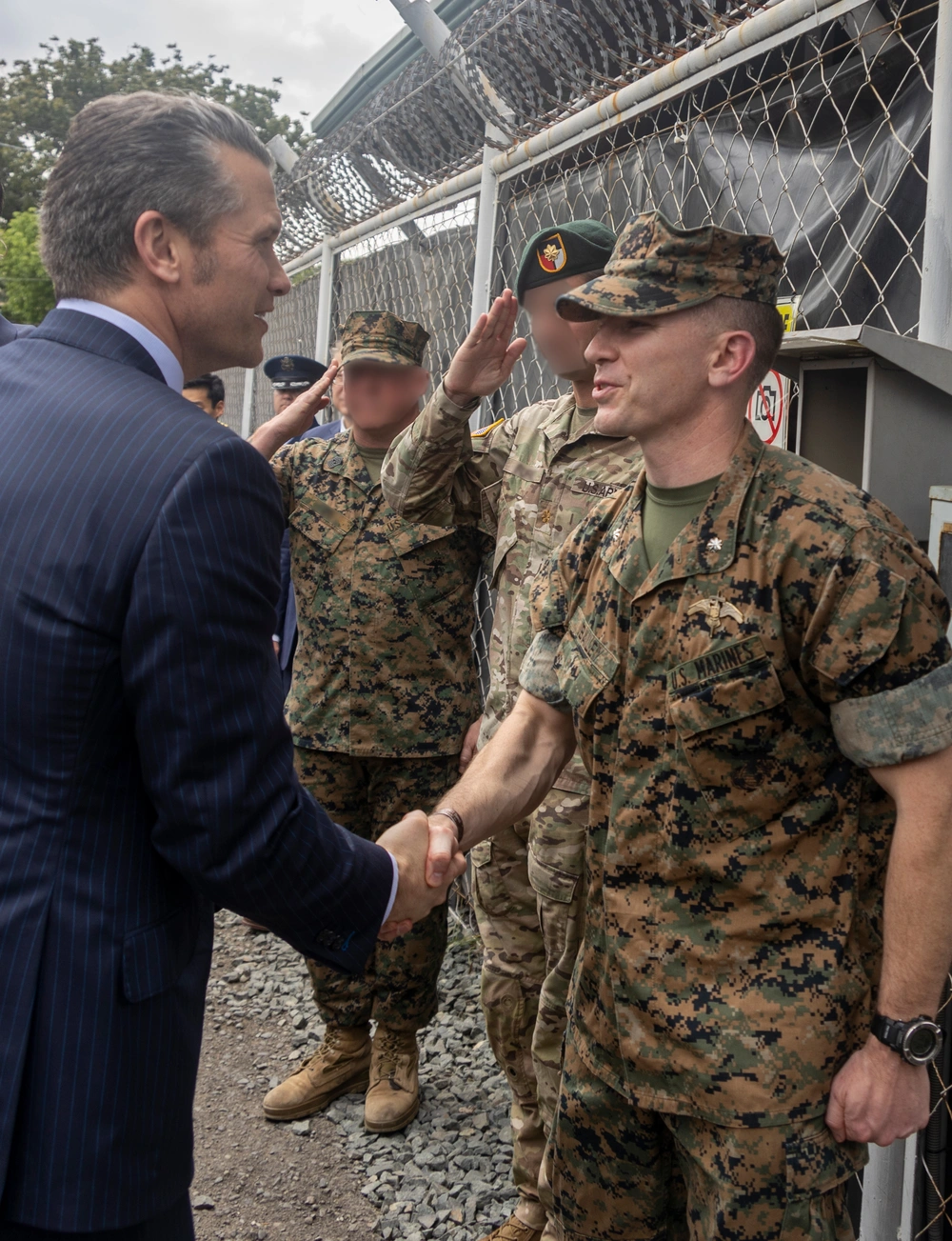 DVIDS - Images - U.S. SECDEF visits SOCPAC [Image 1 of 3]