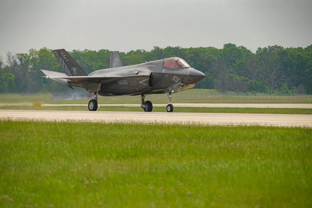 日本初の Vikings VMFA-225 - Images - DVIDS Join 3 [Image North Sentry リール
