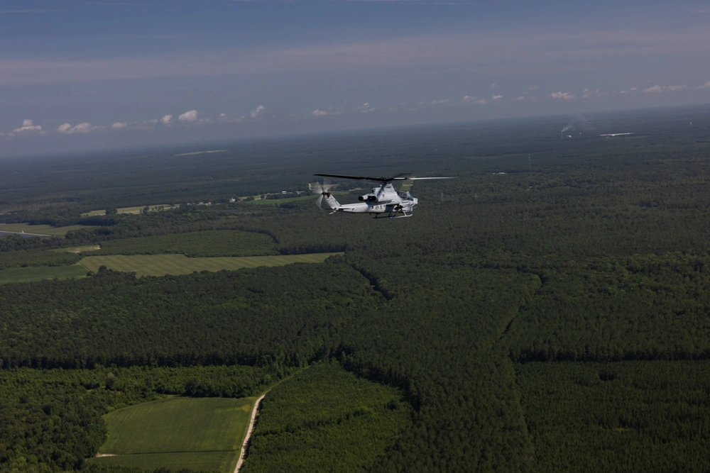 バートルAIRCRAFT HMLA-269 Gunrunners Marine Light Attack Helicopter Squadron