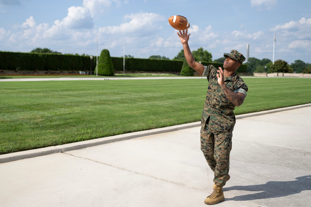 DVIDS Images SD Hosts NFL Player - 1000w Q95 