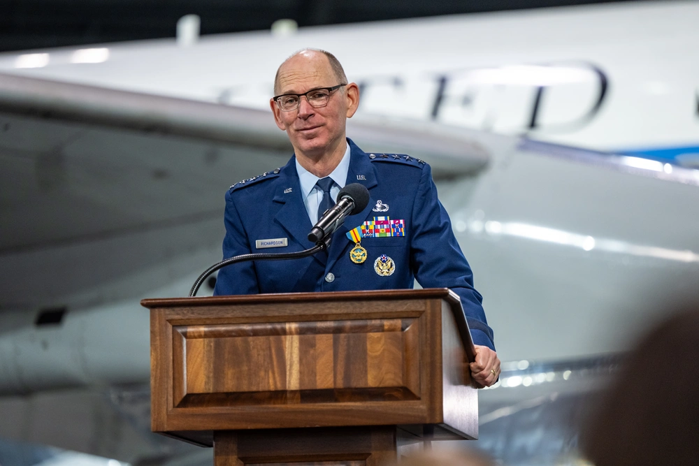 DVIDS Images Gen Duke Z Richardson - 1000w Q95 