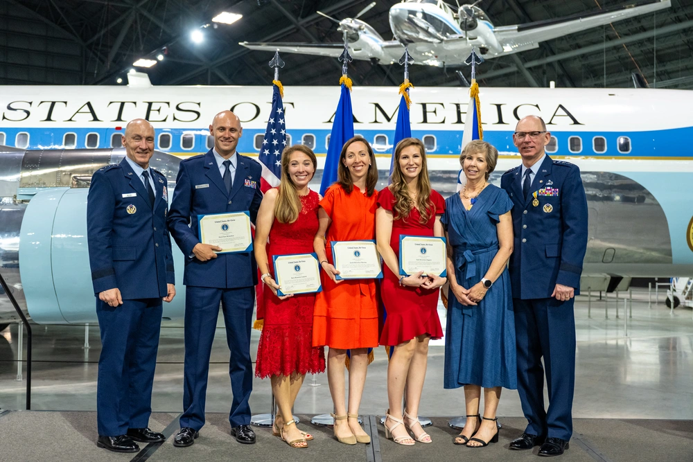 DVIDS Images Gen Duke Z Richardson - 1000w Q95 