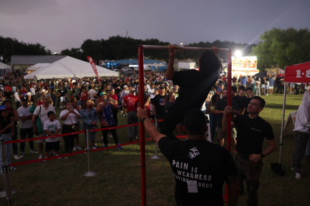 DVIDS Images Fort Worth 4th - 1000w Q95 