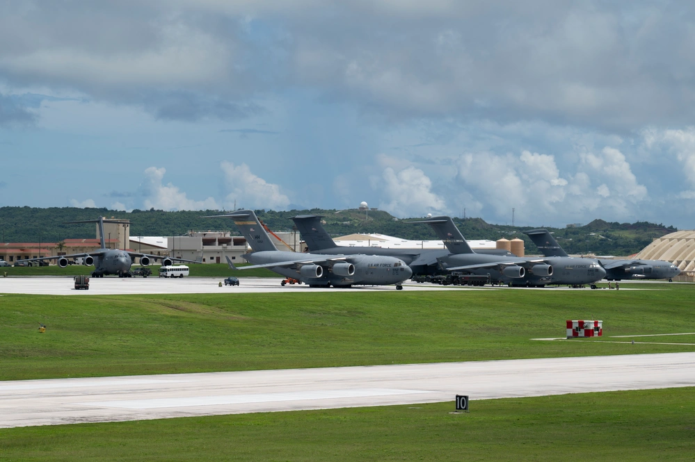 DVIDS Images C 17s arrive at - 1000w Q95 